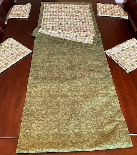 90" St. Patrick's Day Reversible Table Runner with Linen Napkins (Set of 4)